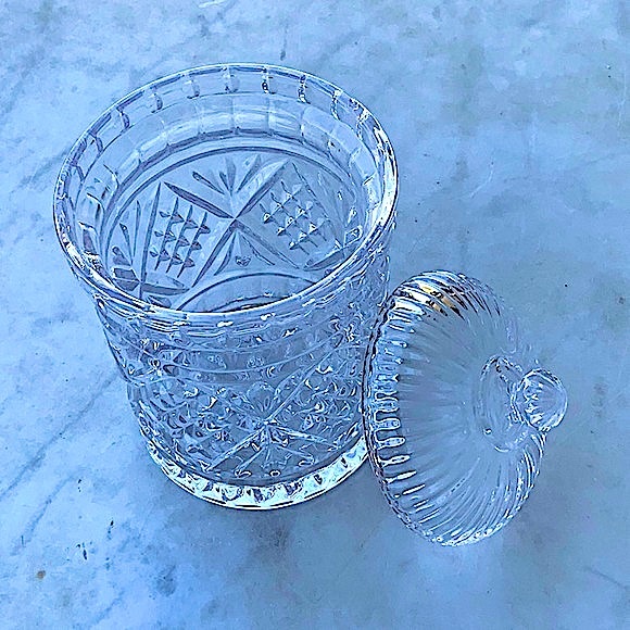 GODINGER DUBLIN BISCUIT BOX JAR WITH LID CRYSTAL NEW IN BOX 4.5 INCH BY 7 INCH - Picture 2 of 8